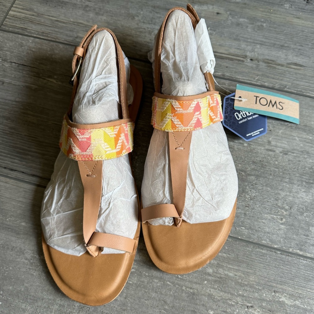 Toms Bree strappy sandals size 8 NWT